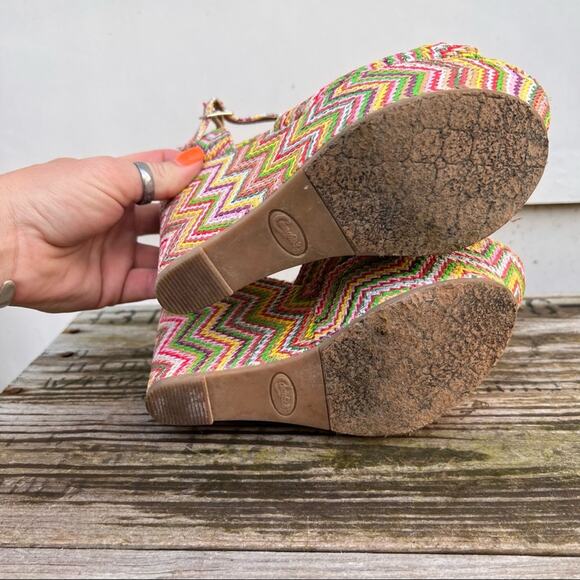 Retro Y2K Candies Calainey multi rainbow straw chevron wedge sandals Size 6 - Picture 4 of 6